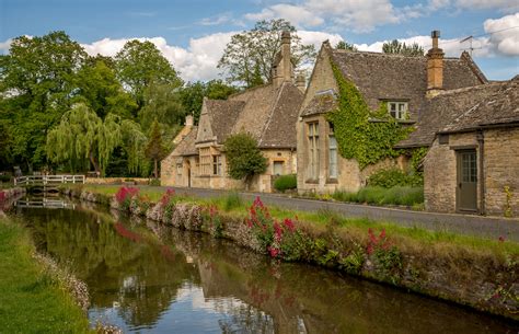 Towns in Gloucestershire, England .